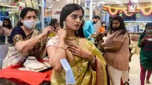 पहली बार 61 हजार के पार पहुंचा सोना, चांदी में भी उछाल
