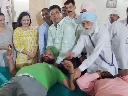 सूर्यवंशी अरूट जी महाराज के जन्मदिवस पर 70 ने किया रक्तदान 