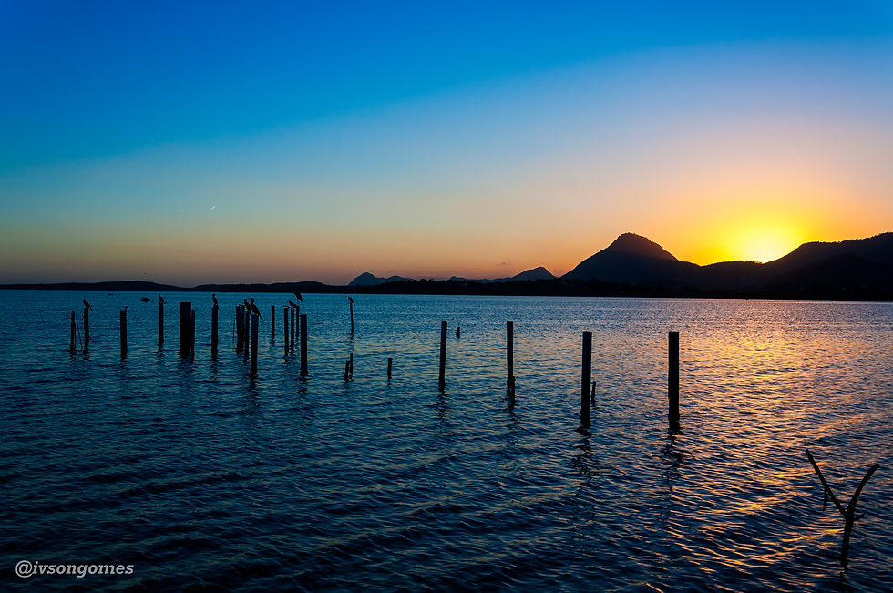 a lagoa no por do sol