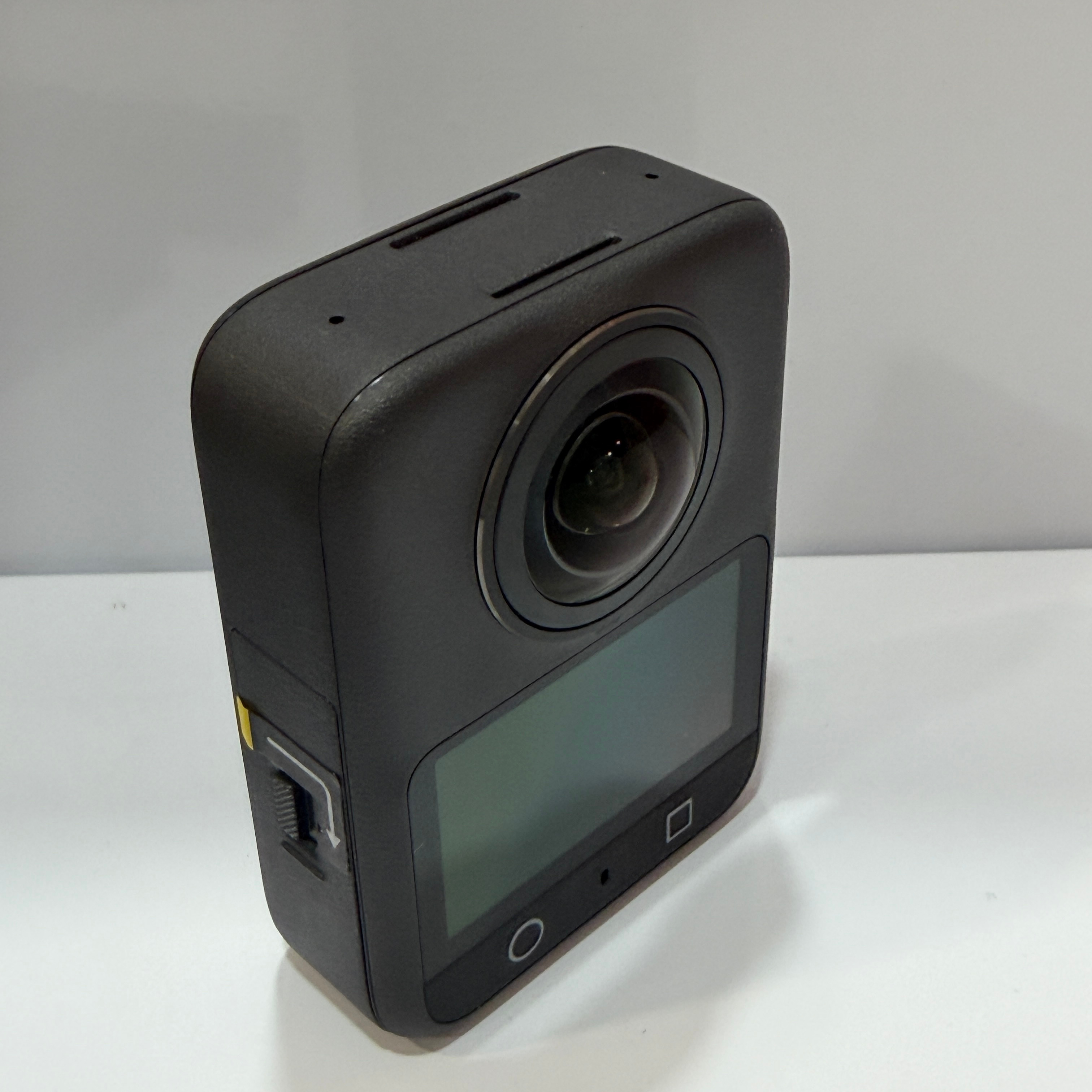Camara ultracompacta dji osmo 360 — imagen 4