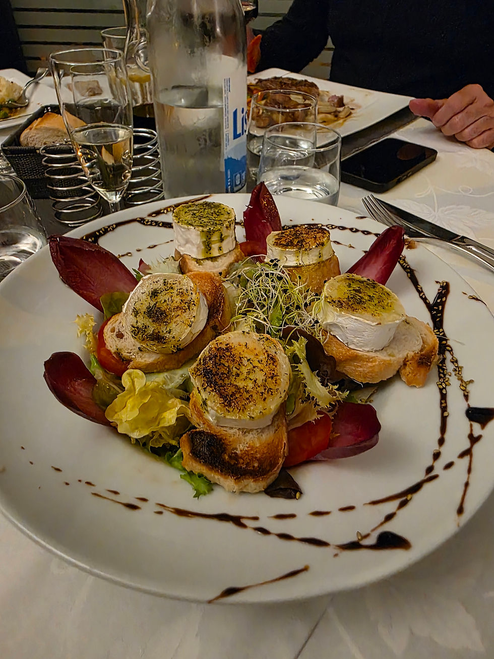 Salade de chèvre chaud