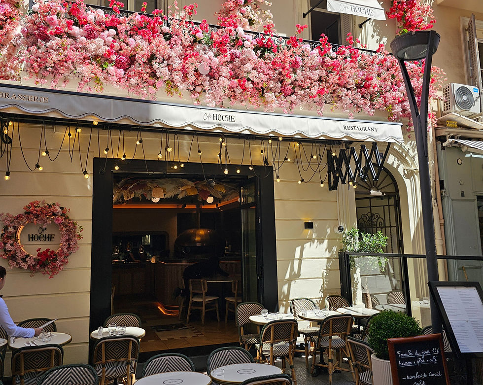 Café Hoche - 32-37 Rue Hoche - 06400 Cannes -04 92 98 69 45