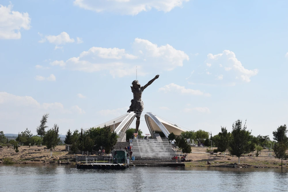 Escultura del Cristo Roto en la isla San Jose de García, Aguascalientes.