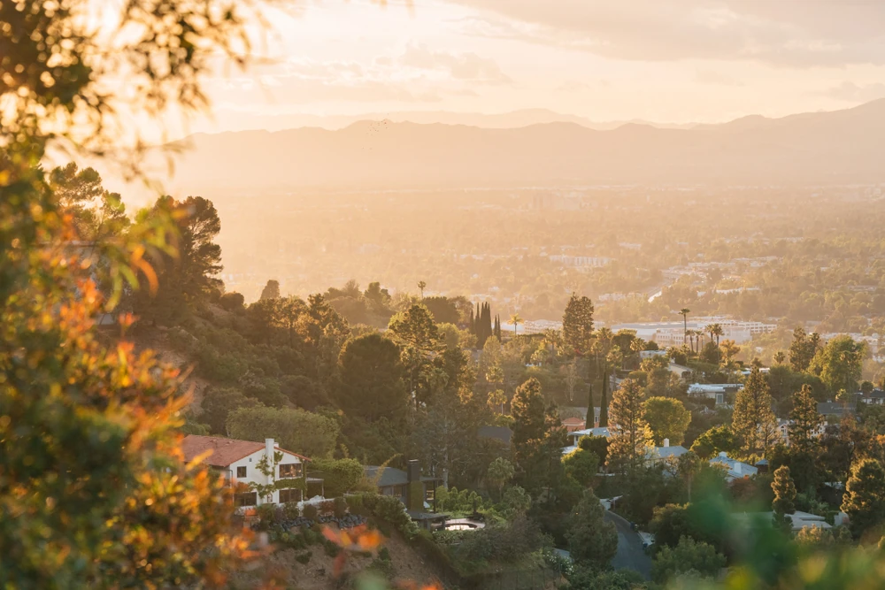 Vista panorámica de la ciudad de Los Ángeles desde las alturas de Mulholland Drive.
