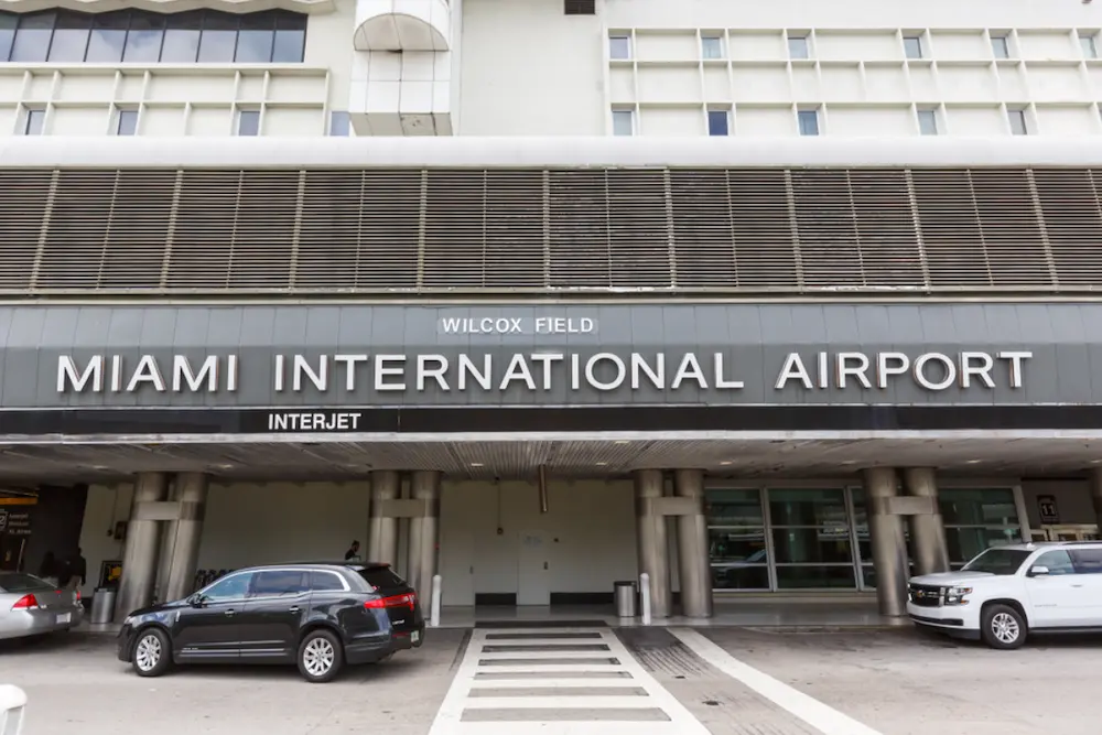 Exterior del aeropuerto internacional de Miami.