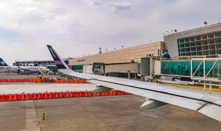 The left wing of a Volaris airbus in the airport.