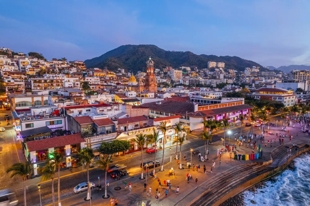 Vista aérea de Puerto Vallarta al atardecer
