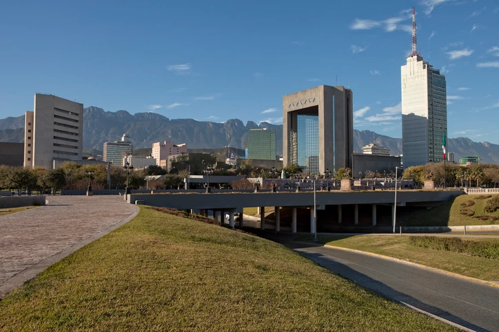 Vista panorámica de Macroplaza en Monterrey.