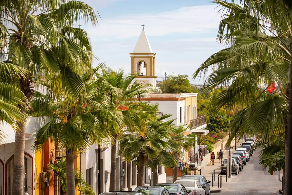 Calles del centro de Los Cabos durante el día