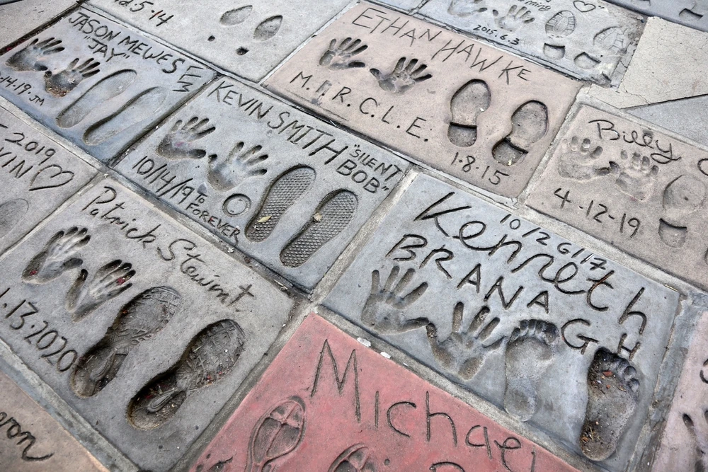 Huellas de artistas del cine en el Teatro Chino TCL.