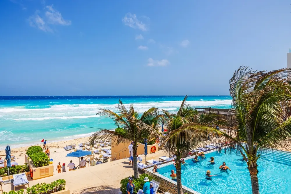 Un grupo de amigas disfrutan en las playas de Cancún
