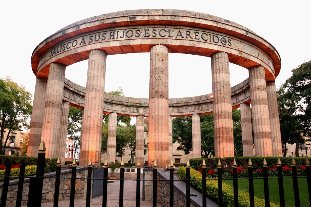 Rotonda de los Jaliscienses, an iconic cultural landmark in Guadalajara historic center.