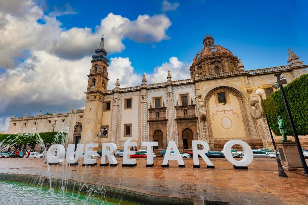 Santa Rosa del Viterbo temple and Queretaro sign with water fountains.