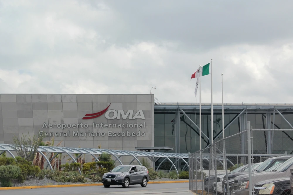 Exterior del aeropuerto de Monterrey General Mariano Escobedo.