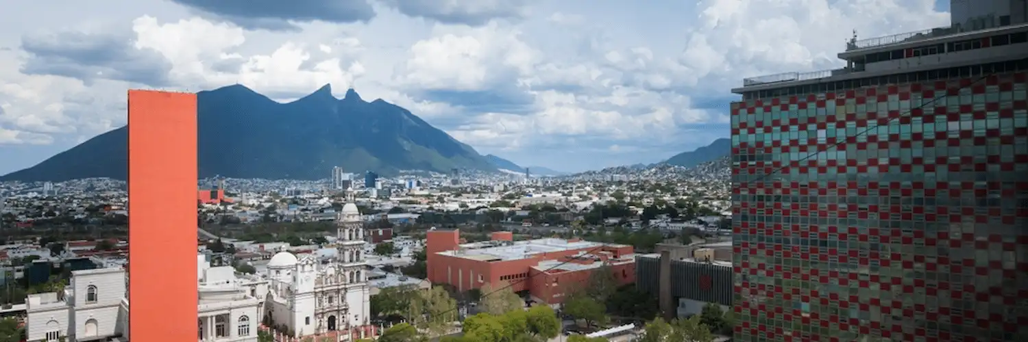 Vuelos de Chetumal a Monterrey: sabor norteño y cerros imponentes