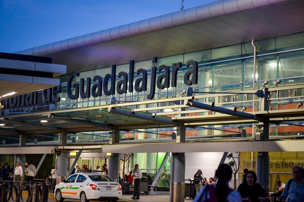 Exterior del aeropuerto internacional de Guadalajara.