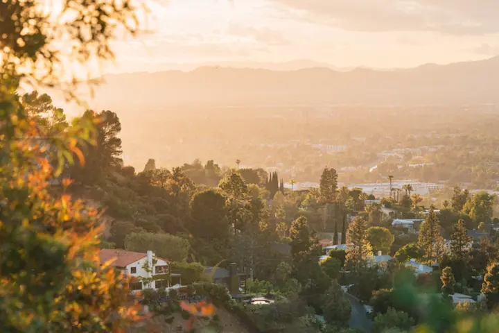 Vista de la ciudad de los angeles desde Mulholland Drive.