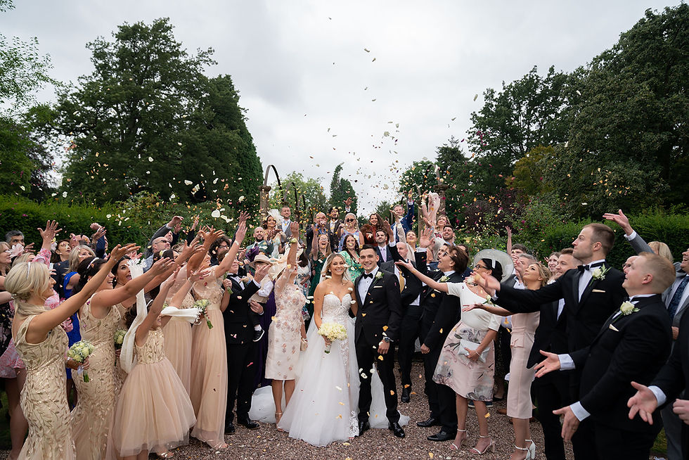 What is an unplugged wedding? Your 2026 guide