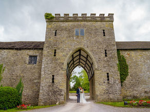 Choose wedding photo locations: documentary shots UK 2026