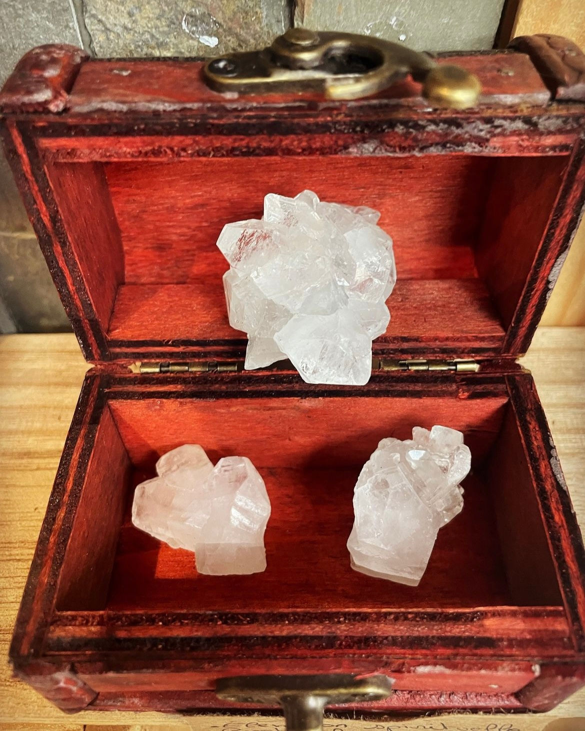 Apophyllite ( Druse )