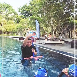Smiling instructor with children in a Speedy SA swim class