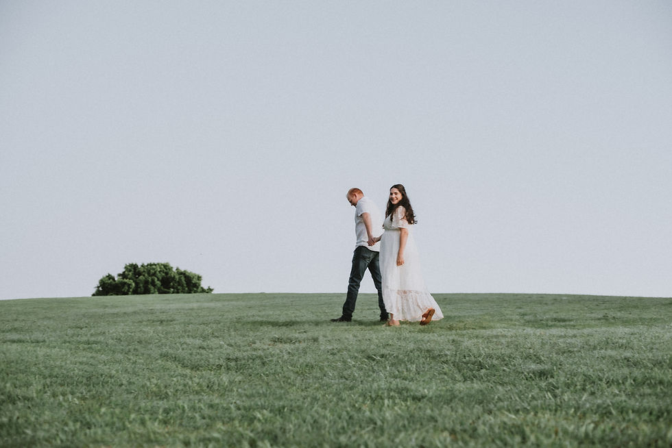 gold coast maternity photographer beechmont soft warm sunrise field forest