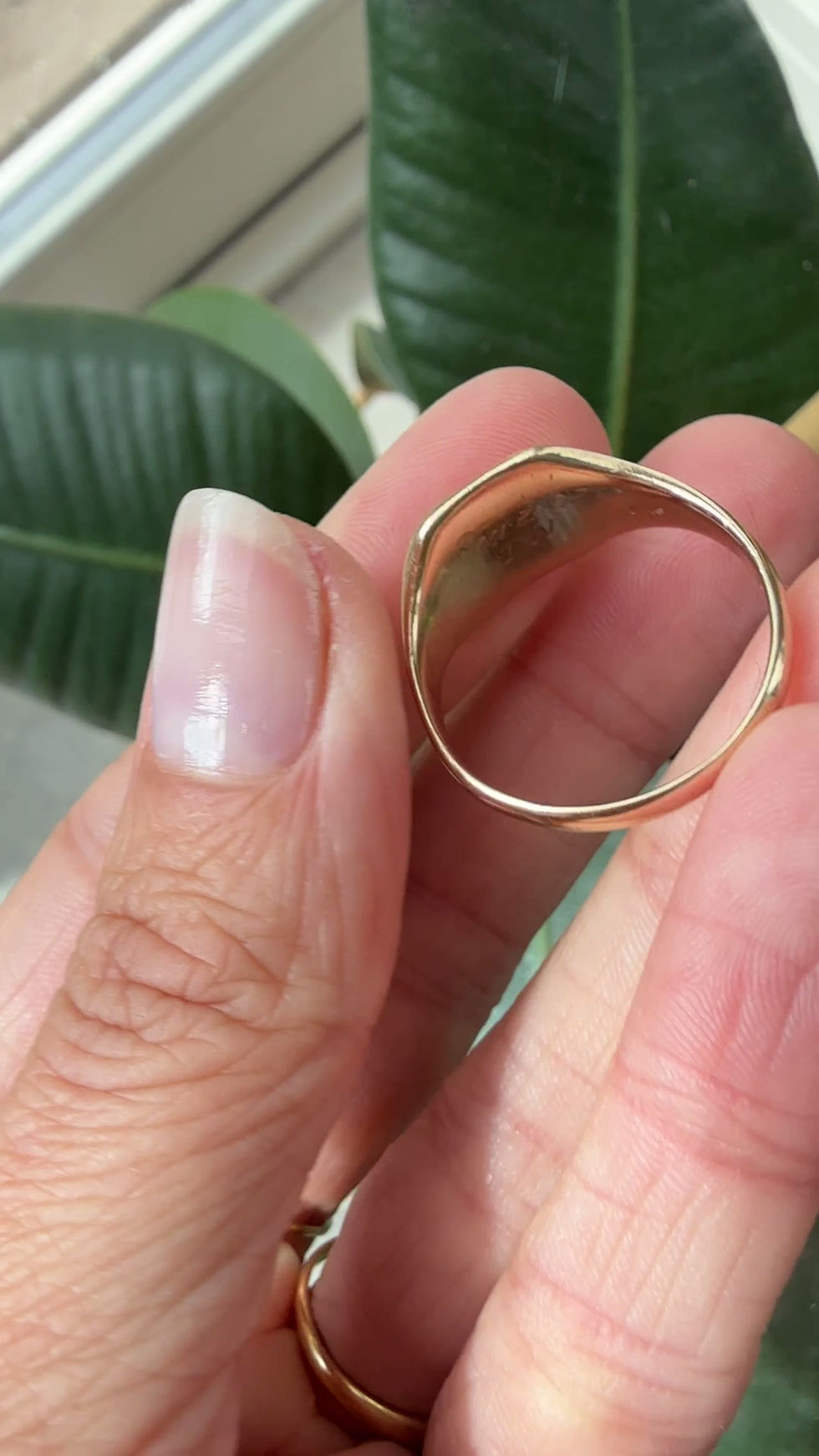 Thumbnail: Vintage (1950s) 9ct Gold Signet Ring (UK V)