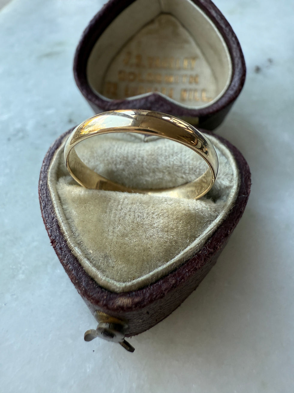 Thumbnail: Simple 9ct Yellow Gold Band (UK M)