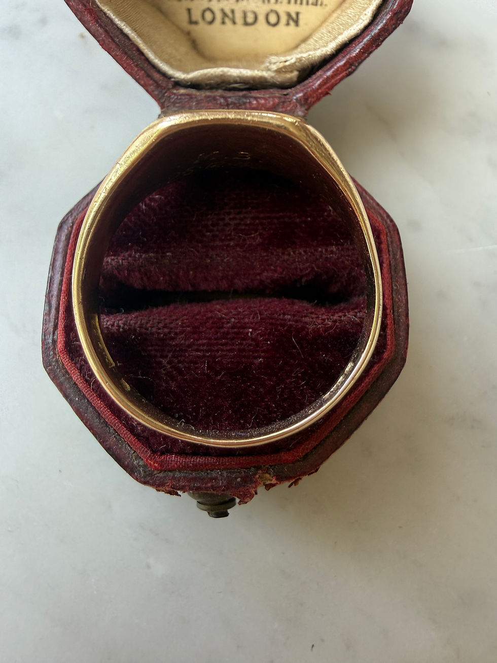 Thumbnail: Vintage (1950s) 9ct Gold Signet Ring (UK V)