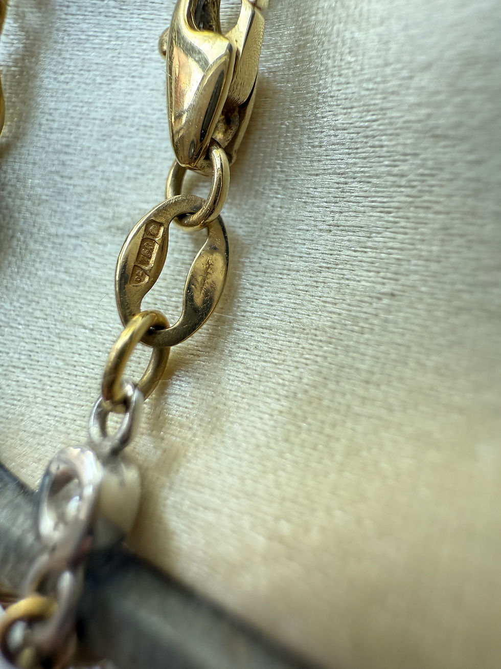 Thumbnail: Vintage 18ct Gold Diamond Station Necklace (17")