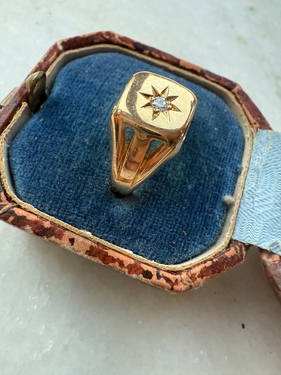 Thumbnail: Vintage 18ct Star Set Diamond Signet Ring (UK O 1/2)