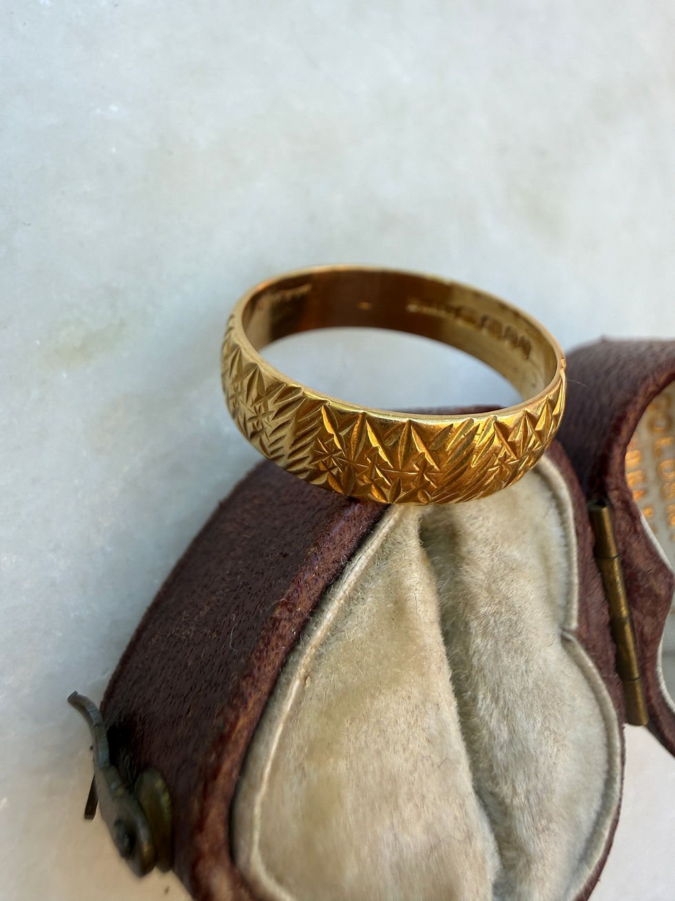 Thumbnail: Vintage (1974) "Lucky" 18ct Gold Engraved Band (UK O 1/2)