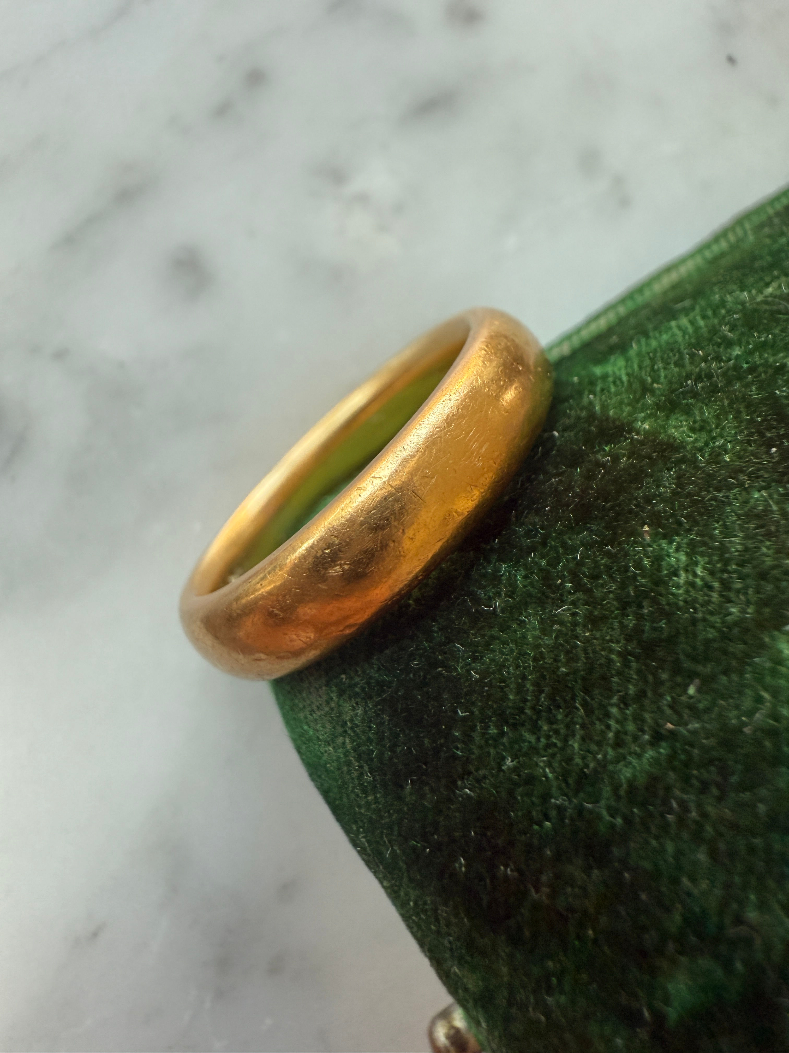 Vintage (1928) 22ct Gold Donut Band