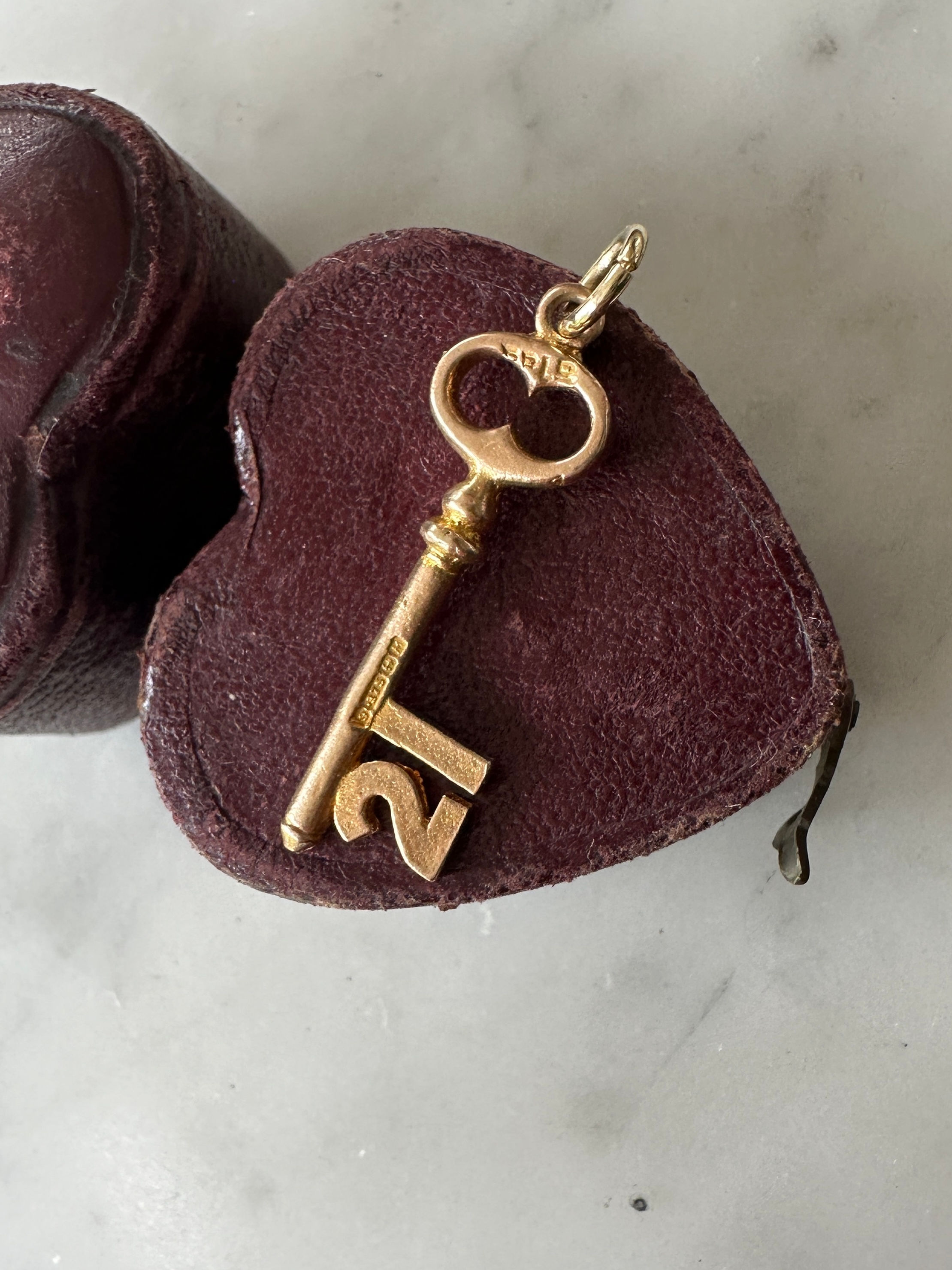 Vintage (1986) 9ct Gold "21" Key Charm
