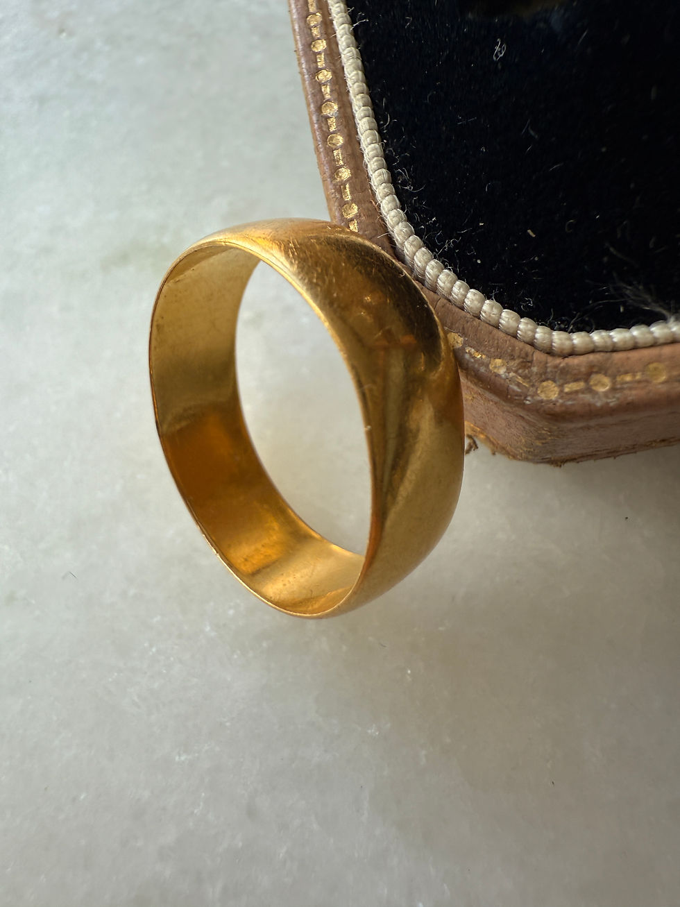 Thumbnail: Antique (1912) 22ct Gold Band (UK N)