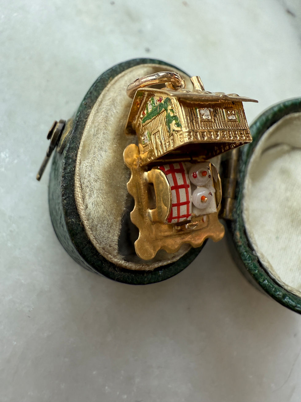 Thumbnail: Vintage 18ct Gold St Moritz Ski Swiss Chalet Charm Pendant