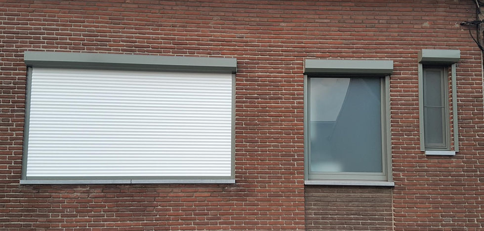 Voorzetrolluiken grijze kast