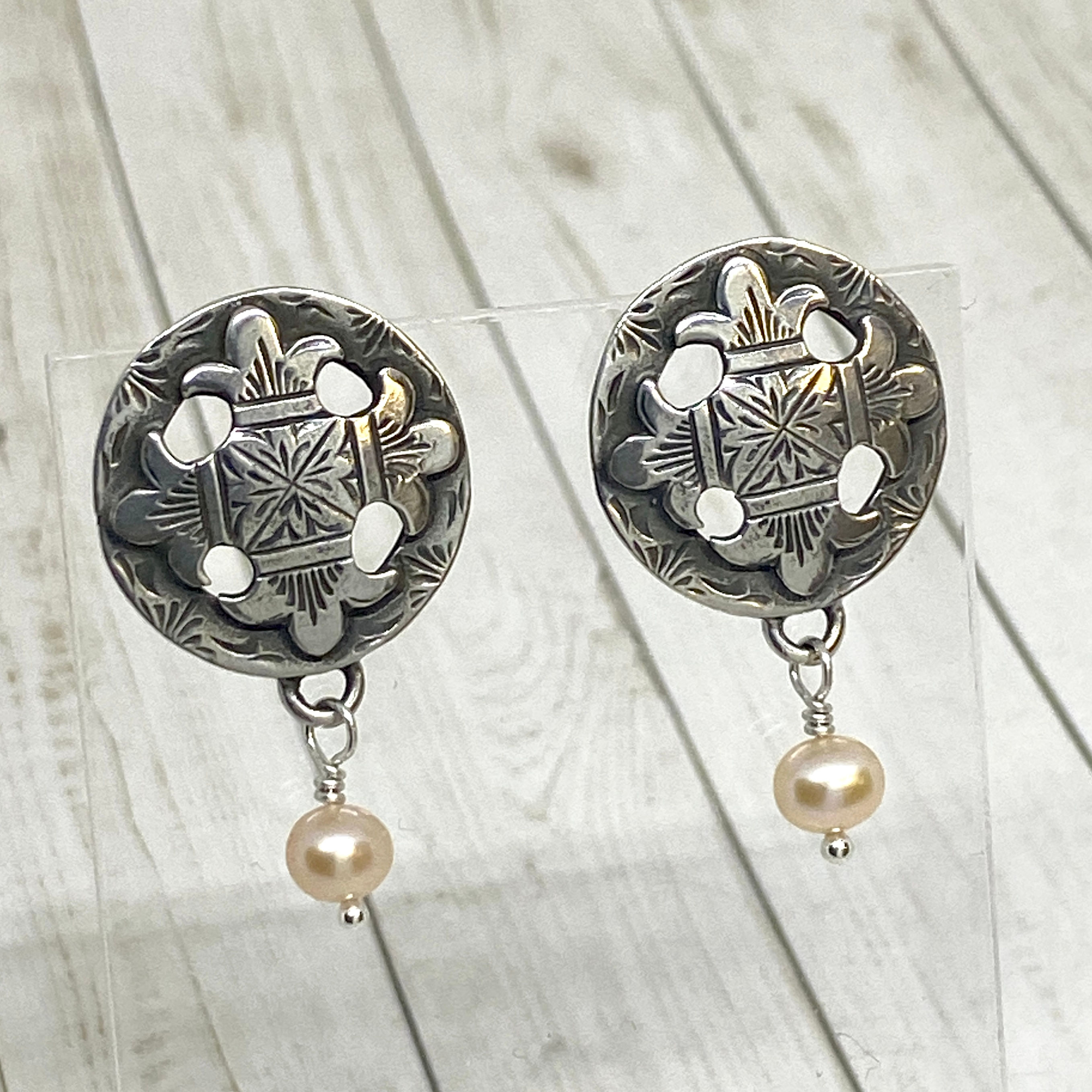 Compass Cross Earrings Pink Pearl