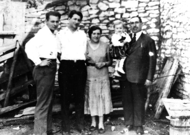 sender&&newfamily 780x587.jpg