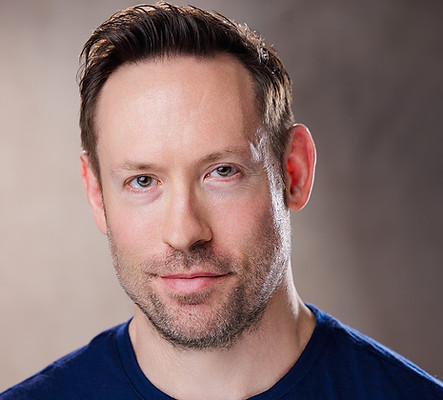 Luke Sholl headshot_edited_edited.jpg