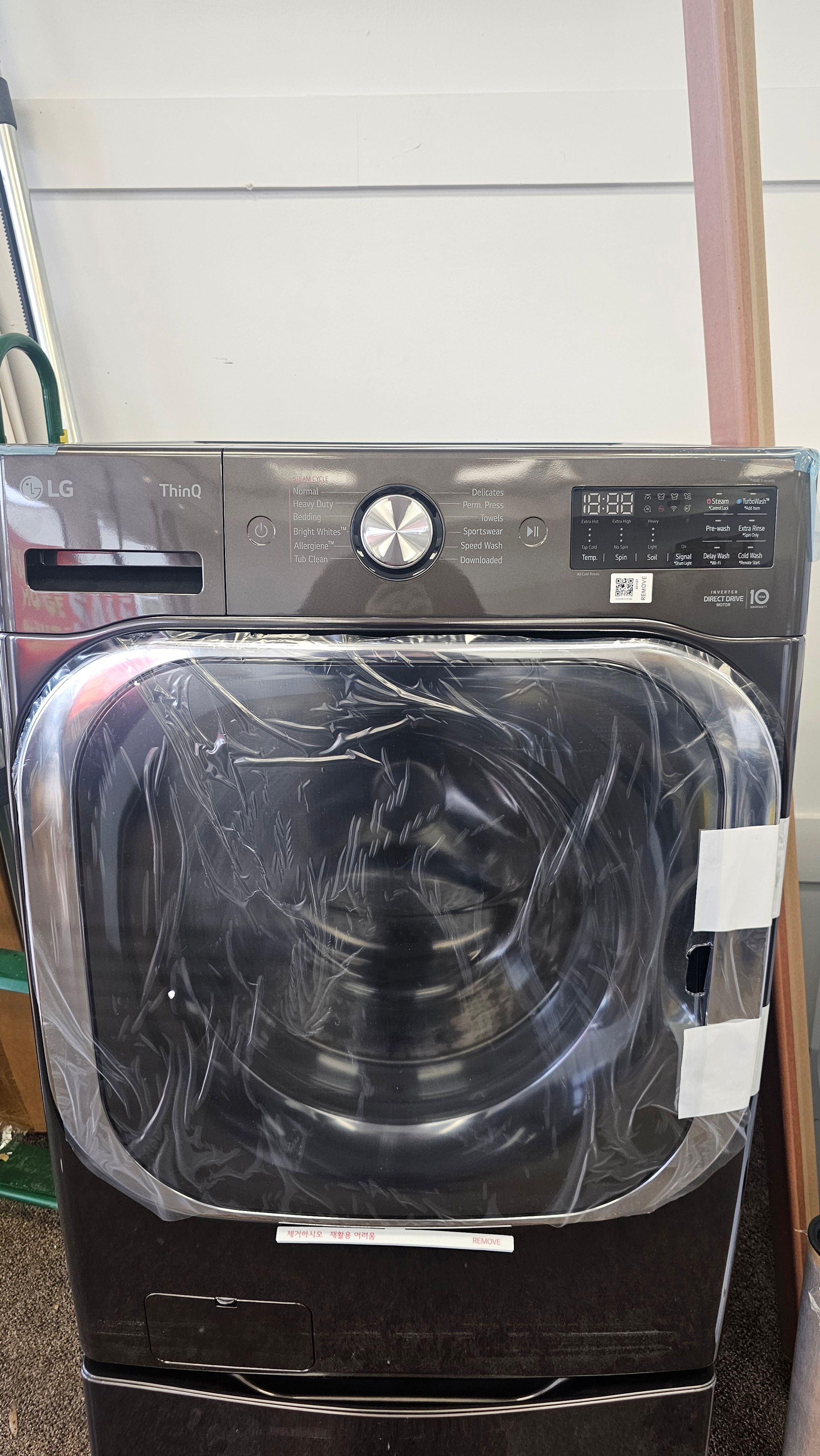 LG 5.2 Cu Ft Front Load Washer (WM8900HBA)