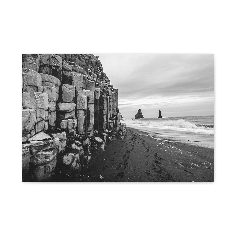 Miniaturbild: Canvas Print - Iceland Volcanic Rock by Black Sand Beach