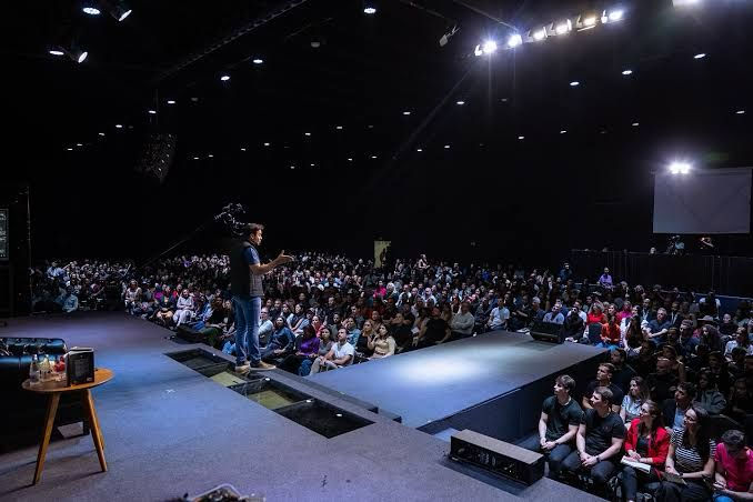 O discurso coach e o aprisionamento da autoestima do trabalhador