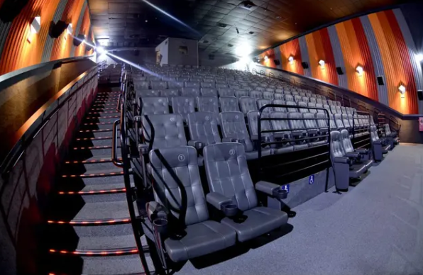 Do centro ao shopping: a mudança que transformou o cinema em evento