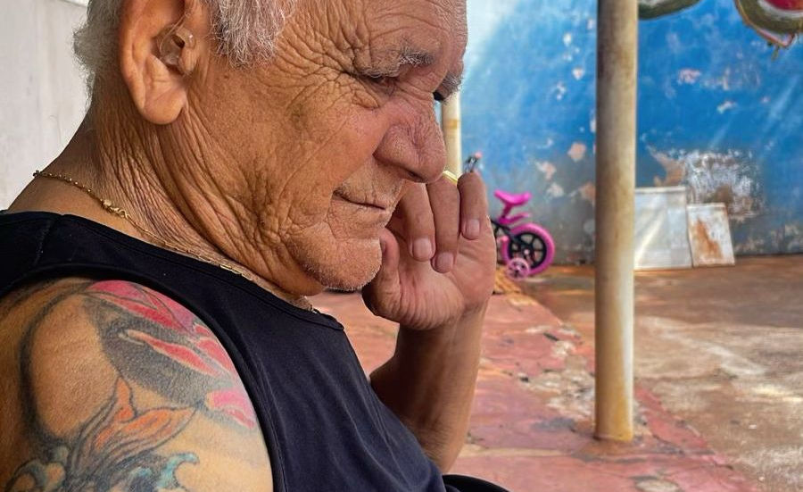 A infância interrompida e a vida construída com as próprias mãos