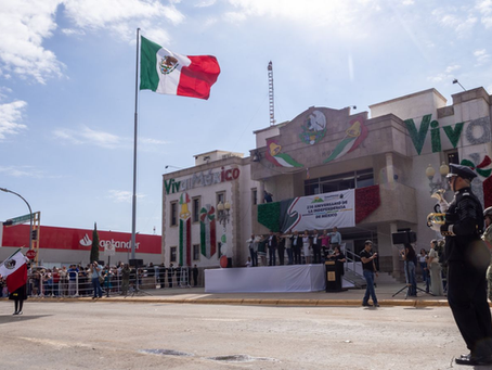 Engalanan estudiantes y fuerzas armadas el Desfile Cívico Militar por la Independencia