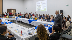 Toman protesta regidores y funcionarios infantiles