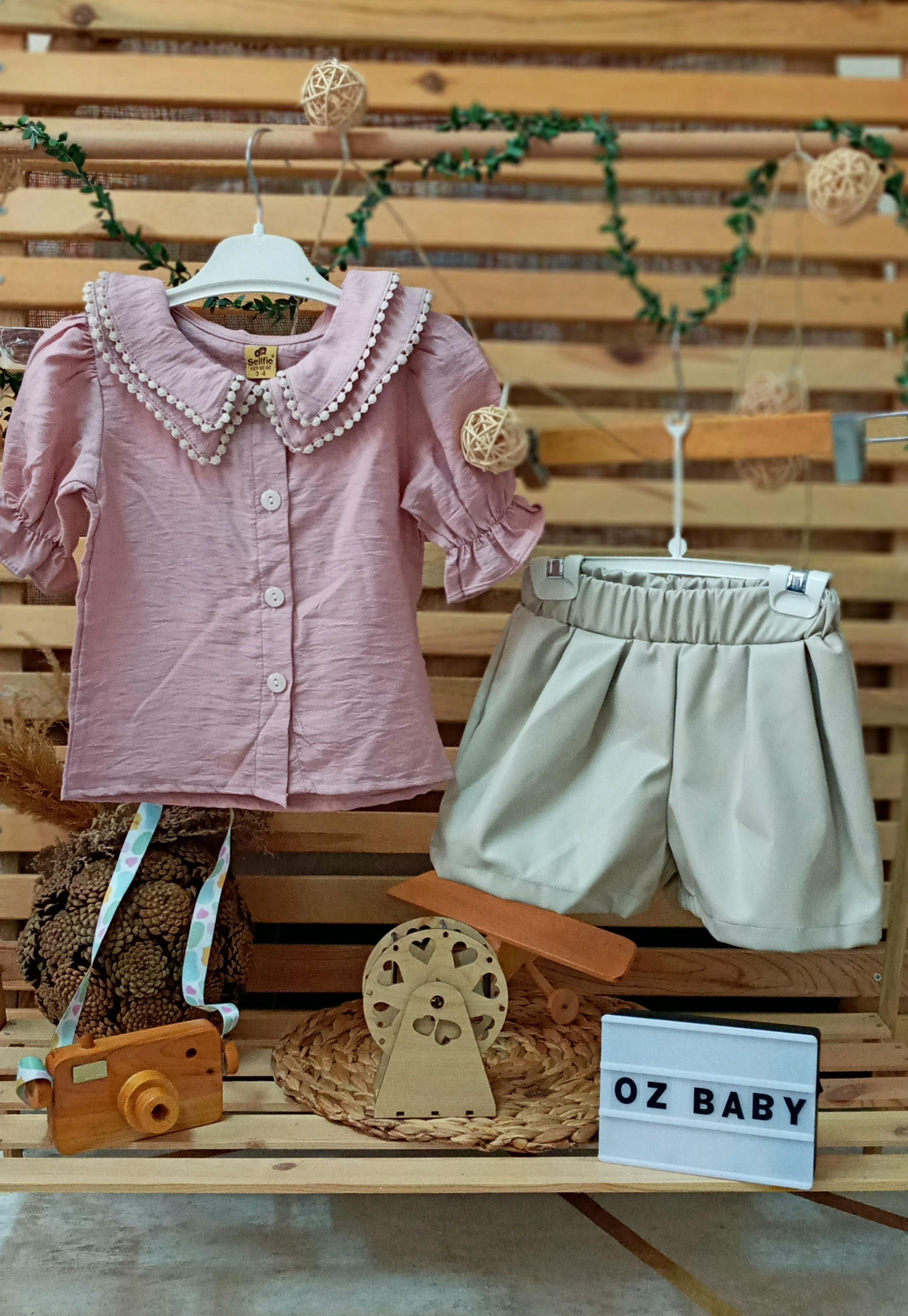 Yaka boncuk güpür detaylı deri şortlu takım 