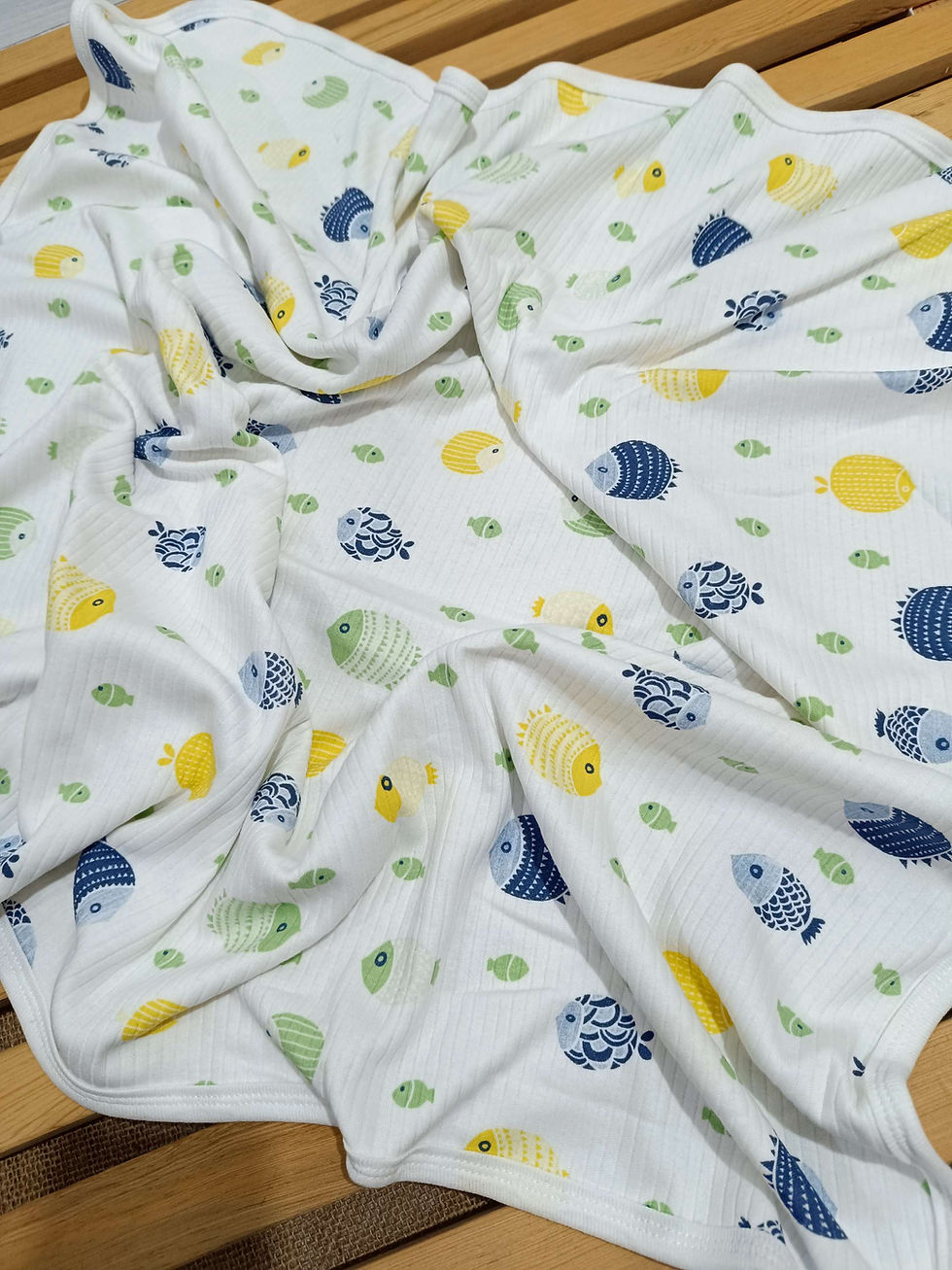 Küçük resim: Rapor kumaş fish desen penye kundak (80x90 cm)