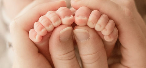 Close up of newborn baby fingers and toes during a newborn photography session in Brisbane with Natarsha March